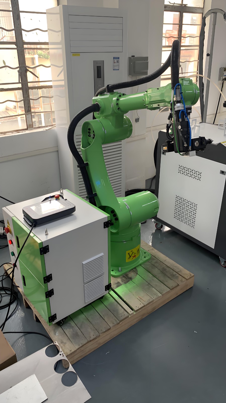 ​​Industrial Robot Welding Cell​