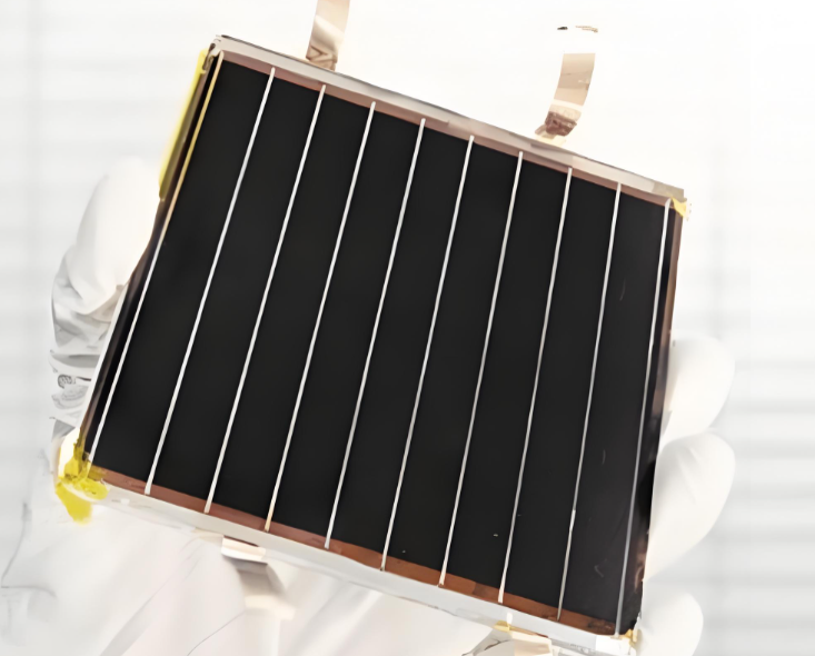 Client Collaboration in Process Tuning: Lecheng’s engineers optimize parameters for new material stacks.