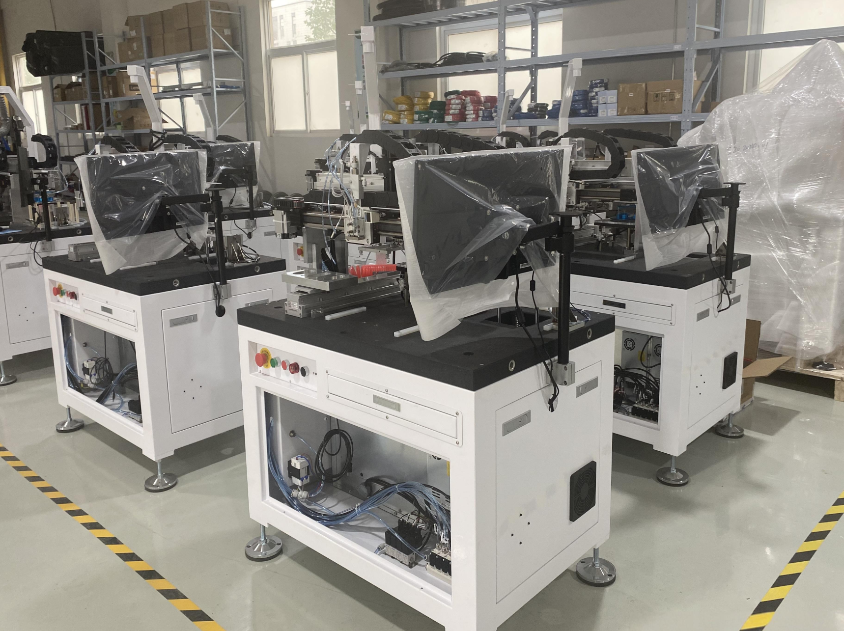 Sự khác biệt giữa khắc laser và cắt laser trong sản xuất quang điện là gì?