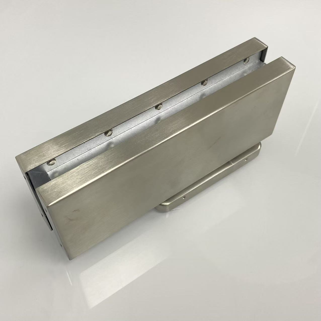 Hydraulic door floor hinge