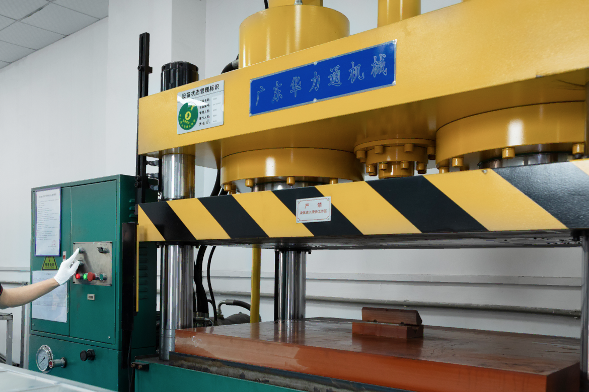 Car trunk cover sheet metal processing