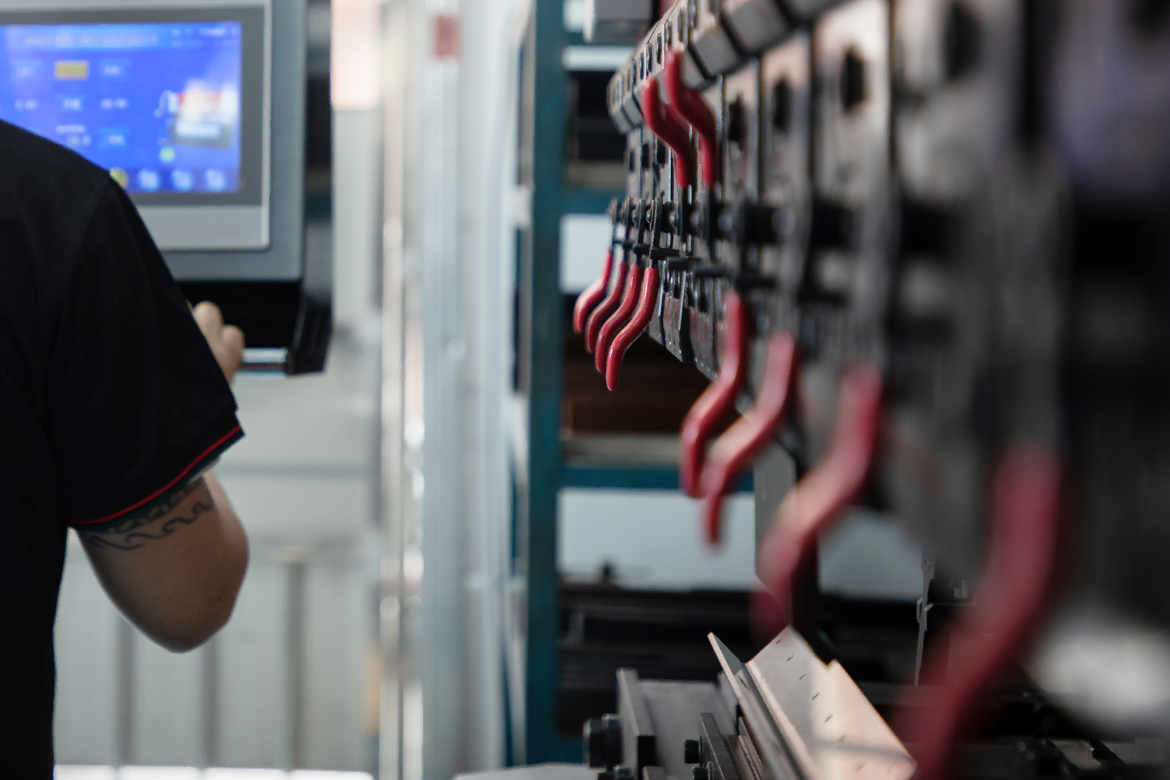 Car trunk cover sheet metal processing