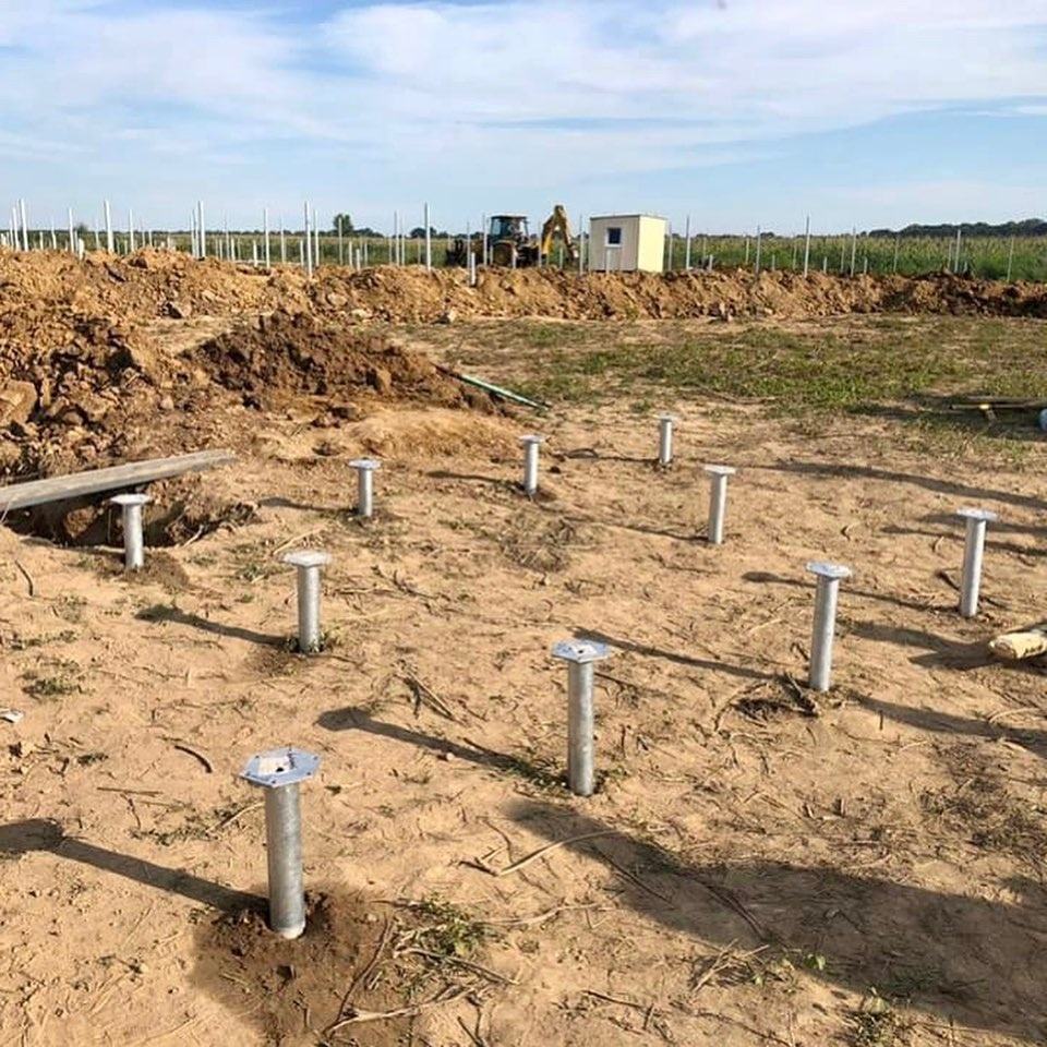 نظام تثبيت الألواح الشمسية المصنوعة من الألومنيوم بقدرة 100 كيلوواط، مزود بقاعدة لولبية، مصنوع من الفولاذ المجلفن Q235.