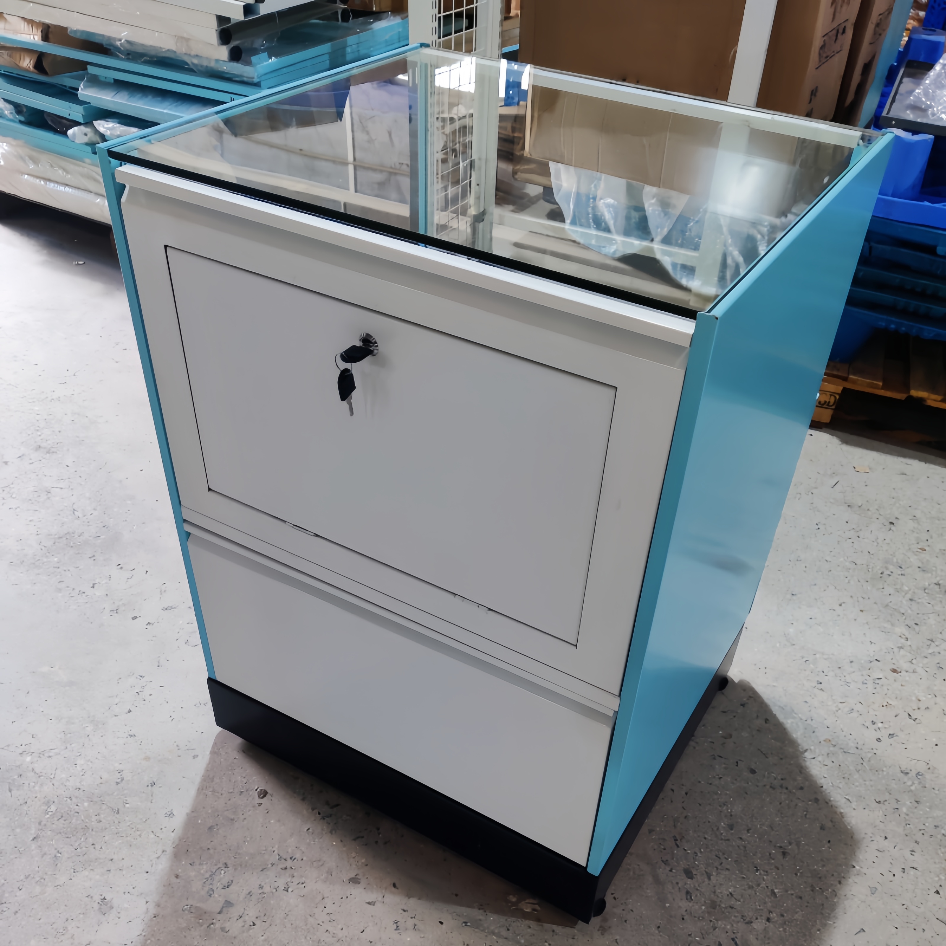 Retail Store Display Counter With Glass Panel