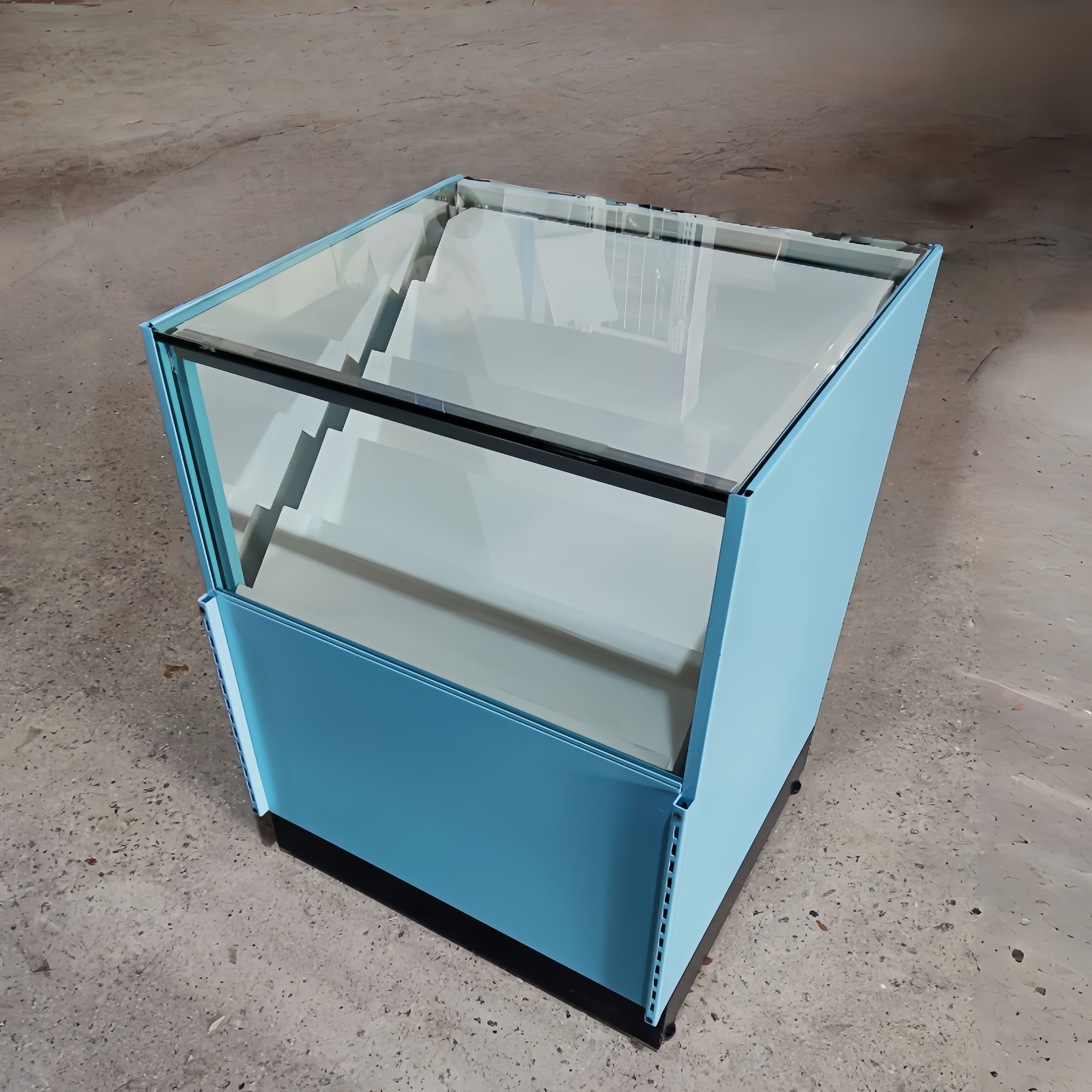 Retail Store Display Counter With Glass Panel Retail Store Display Counter With Glass Panel