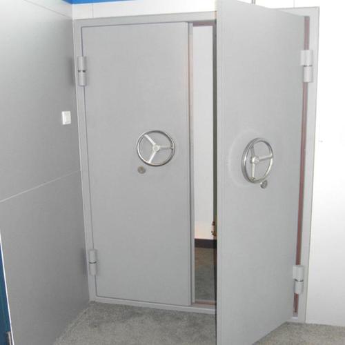 blast resistant door