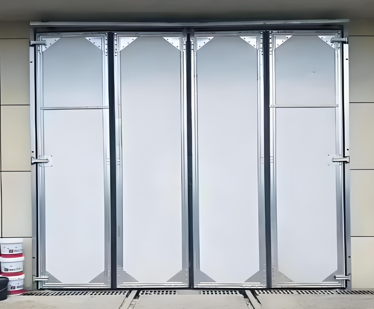 Industrial Folding Door Industrial Folding Door