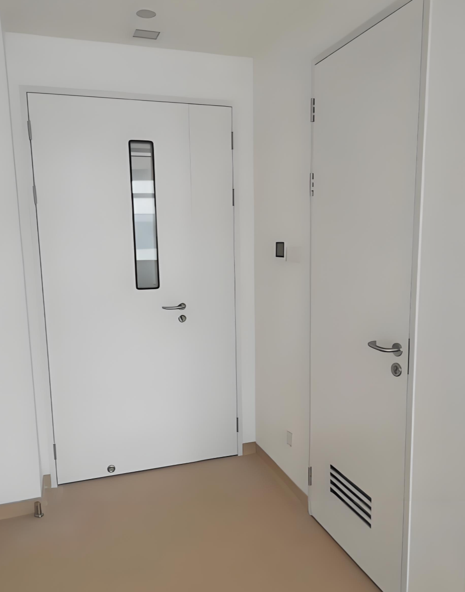 Qual a espessura da folha da porta de um hospital?