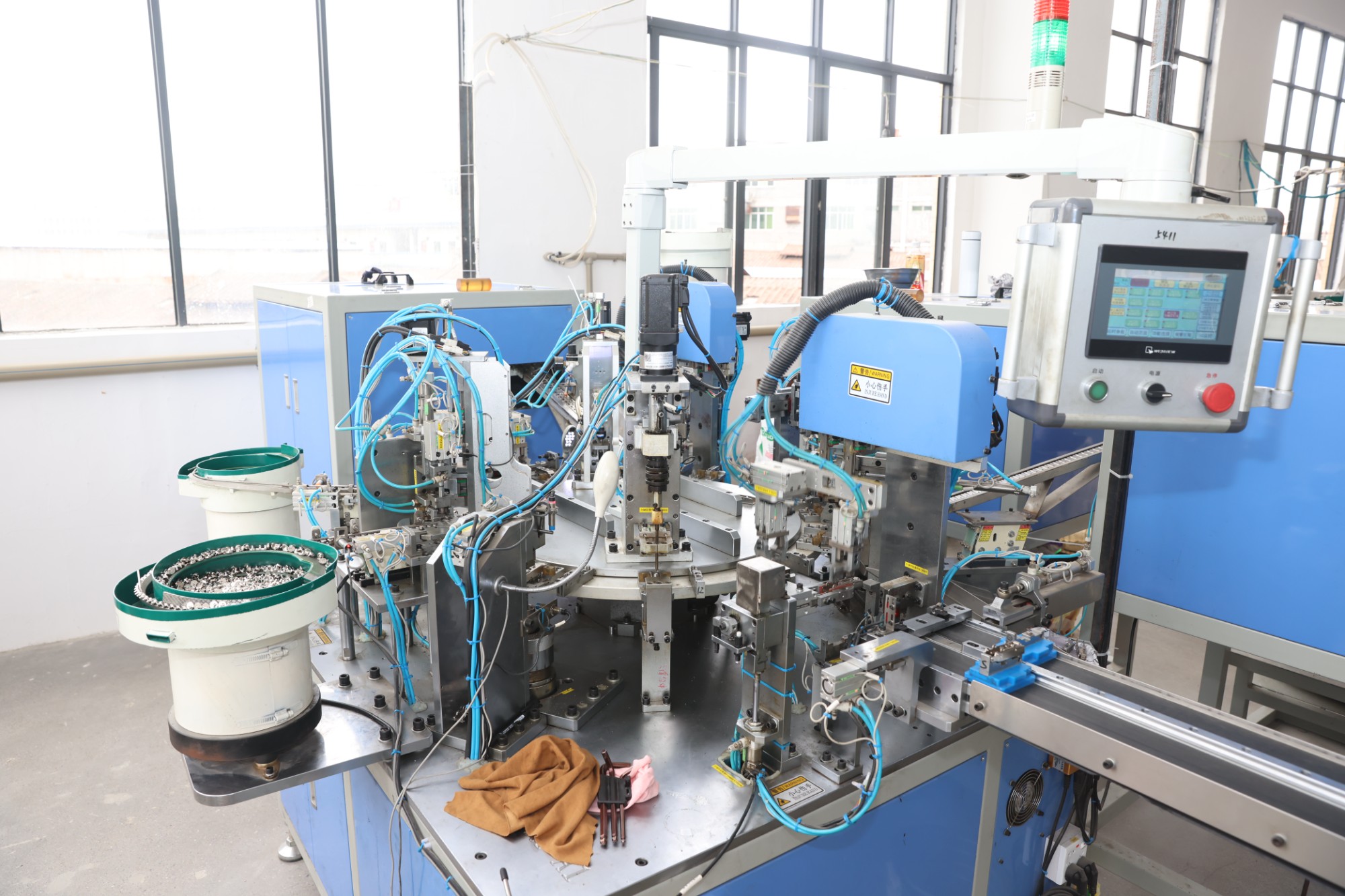 Fully Automatic Hinge Assembling Line