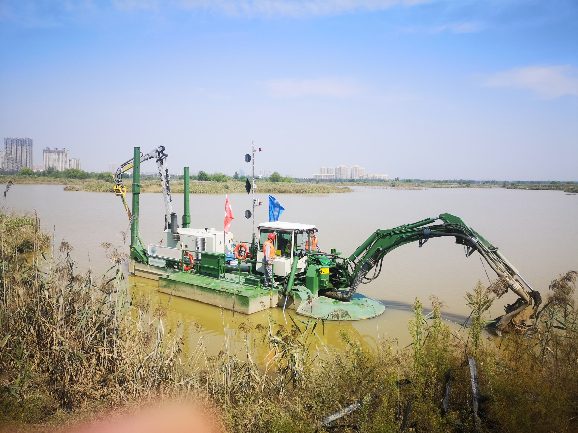 China Yongli Made 500m3/hour Multi-functional Amphibious dredger