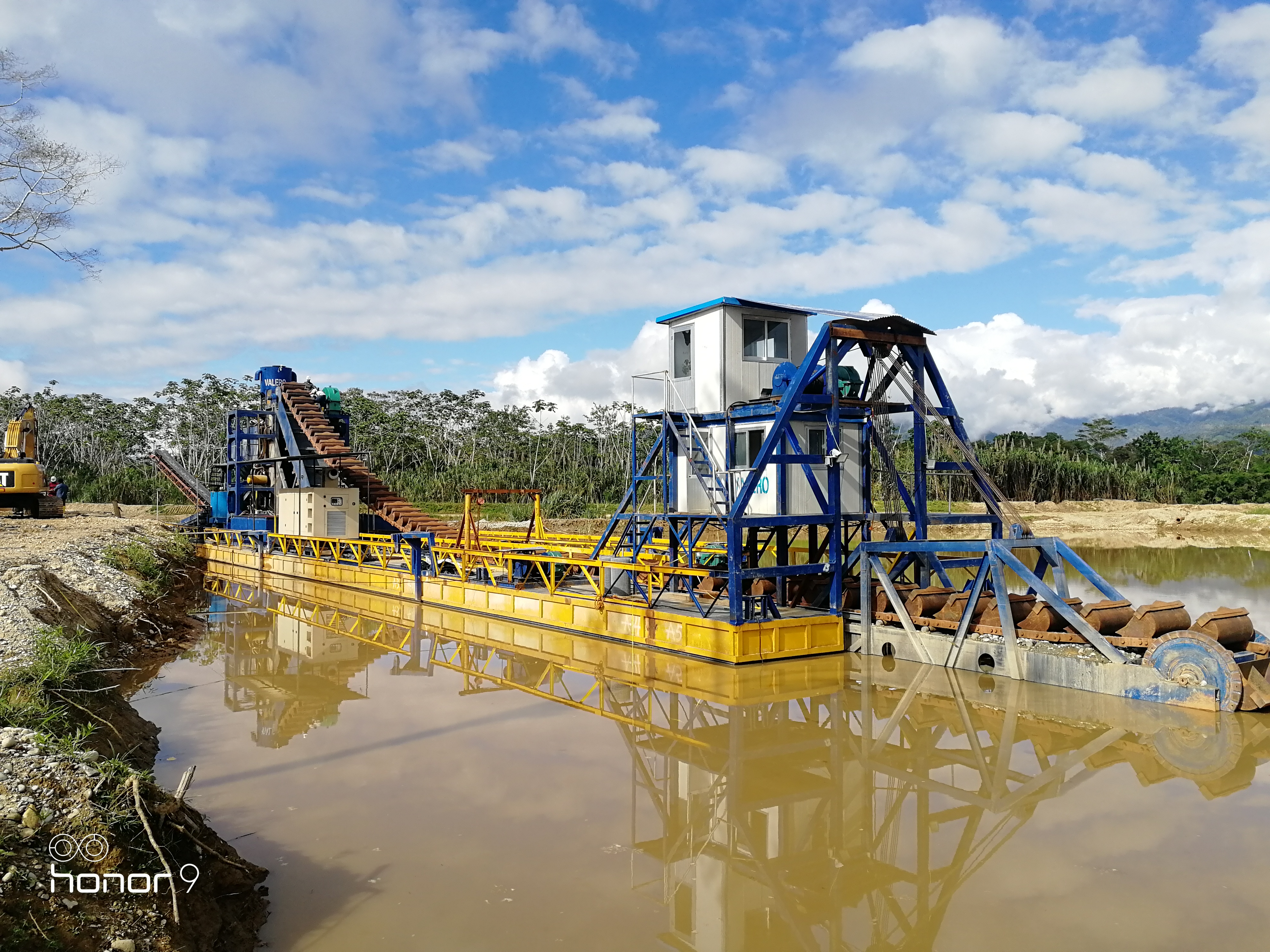 200CBM/H Dredging Depth 25m Bucket Chain Gold Dredger 200CBM/H Dredging Depth 25m Bucket Chain Gold Dredger