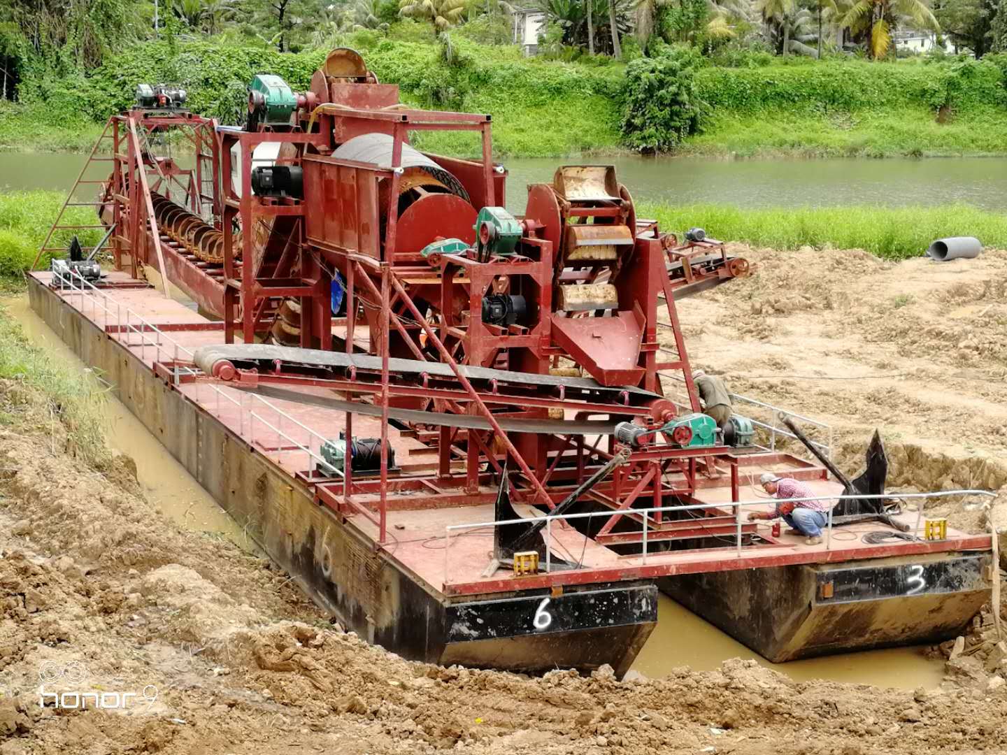400TONS/H Dredging Depth 30m Bucket Chain Gold Dredging Ship 400TONS/H Dredging Depth 30m Bucket Chain Gold Dredging Ship