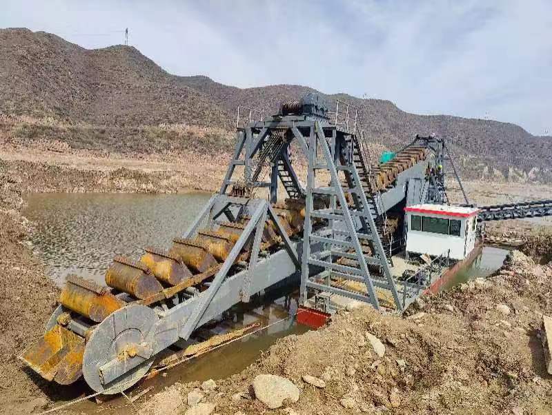 Bucket Chain gold Dredger