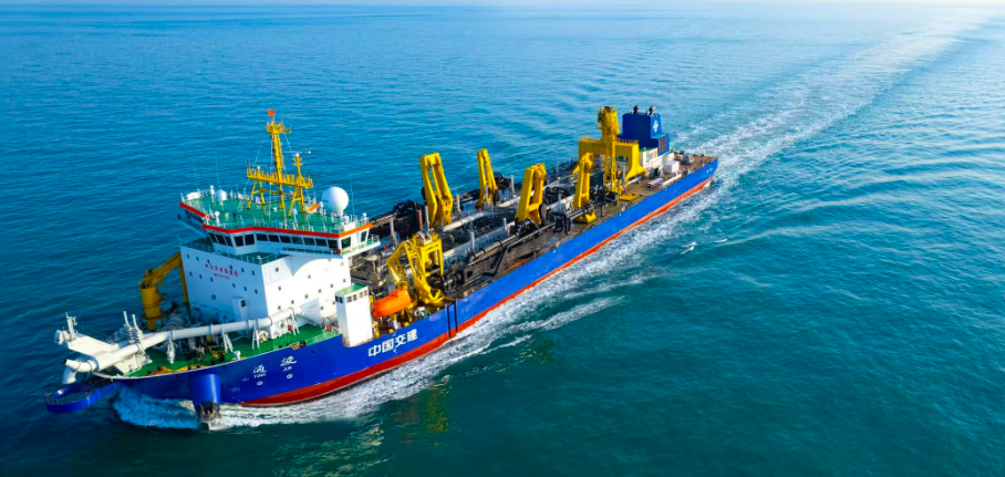China's domestically developed ultra-large trailing suction hopper dredger has successfully completed its sea trials. China's domestically developed ultra-large trailing suction hopper dredger has successfully completed its sea trials.