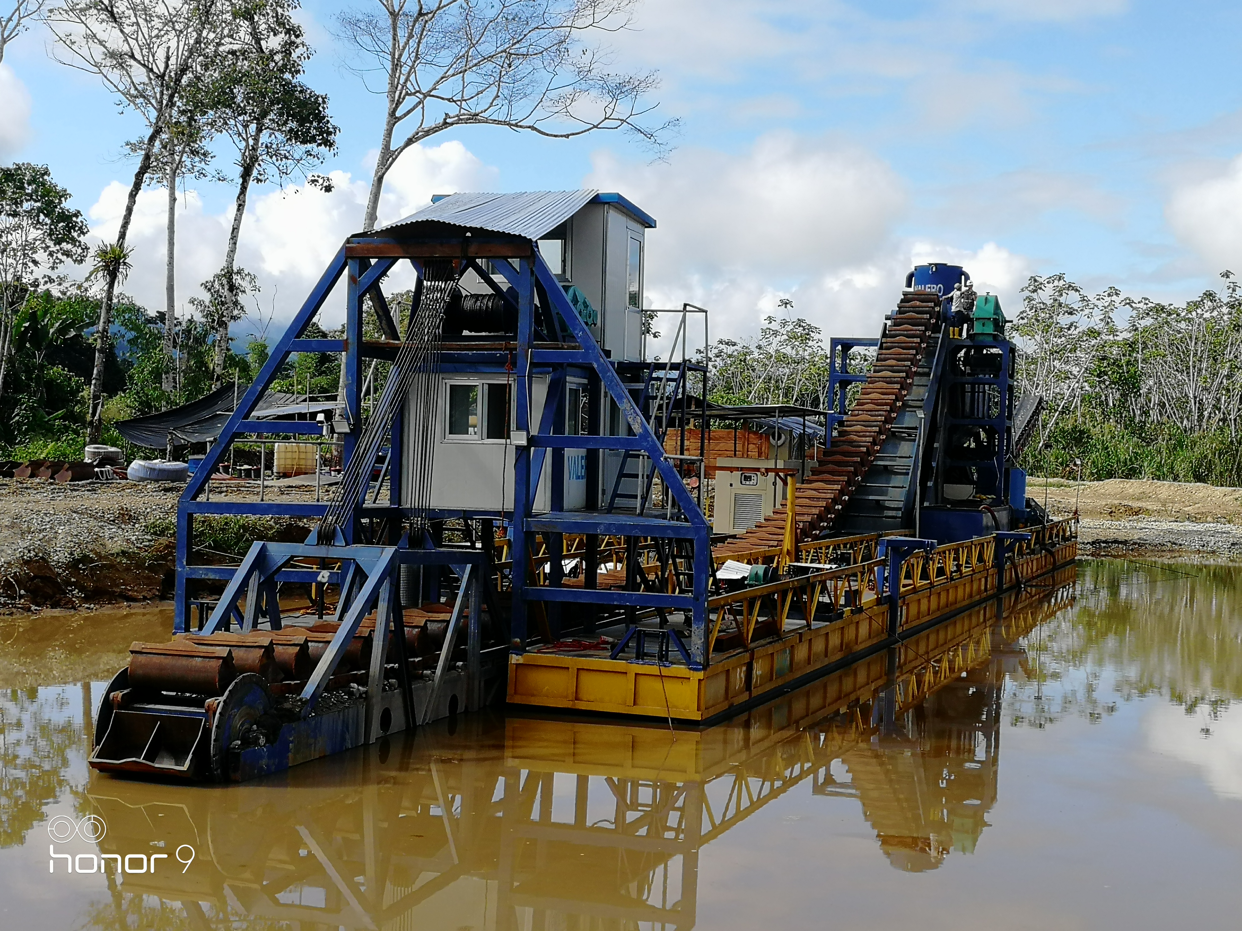 gold dredging machine