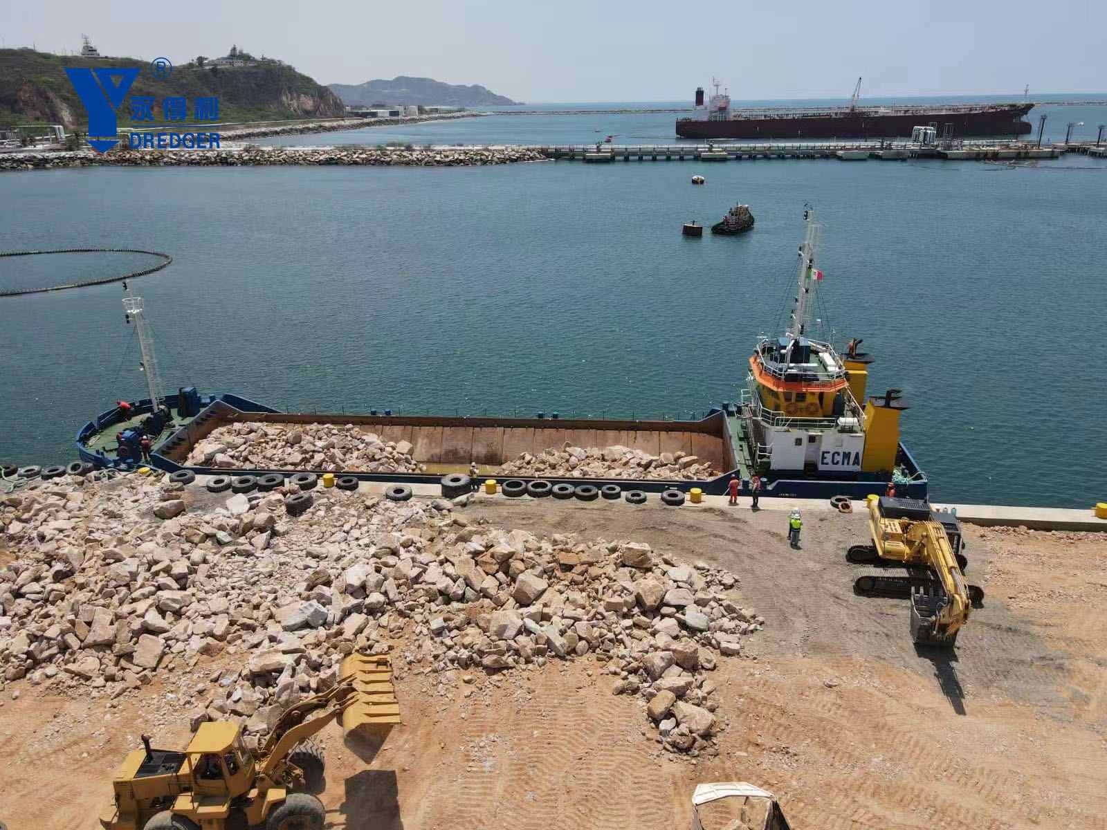 500 cubic meter split hopper barge was exported to Panama