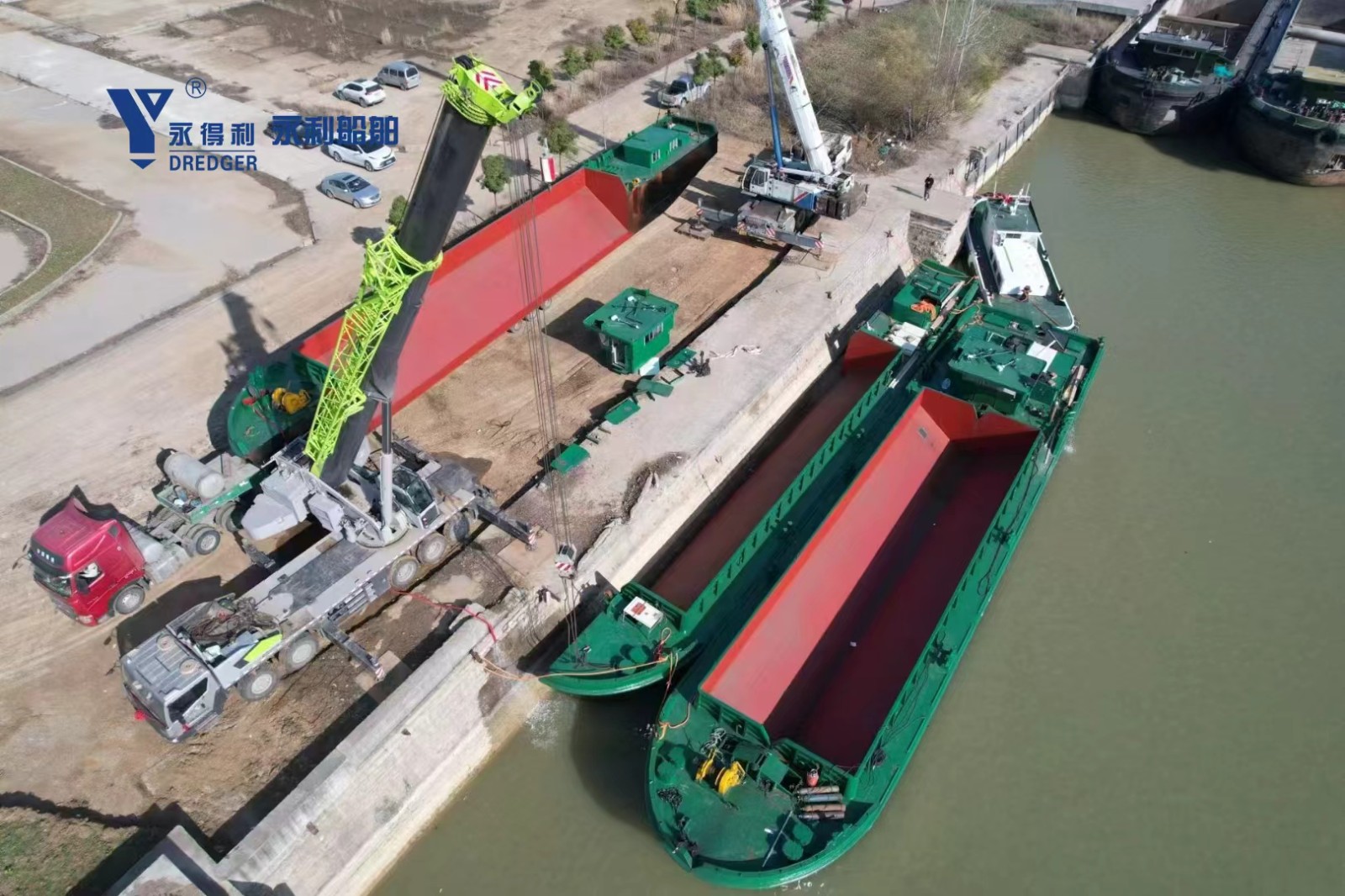 split hopper barge
