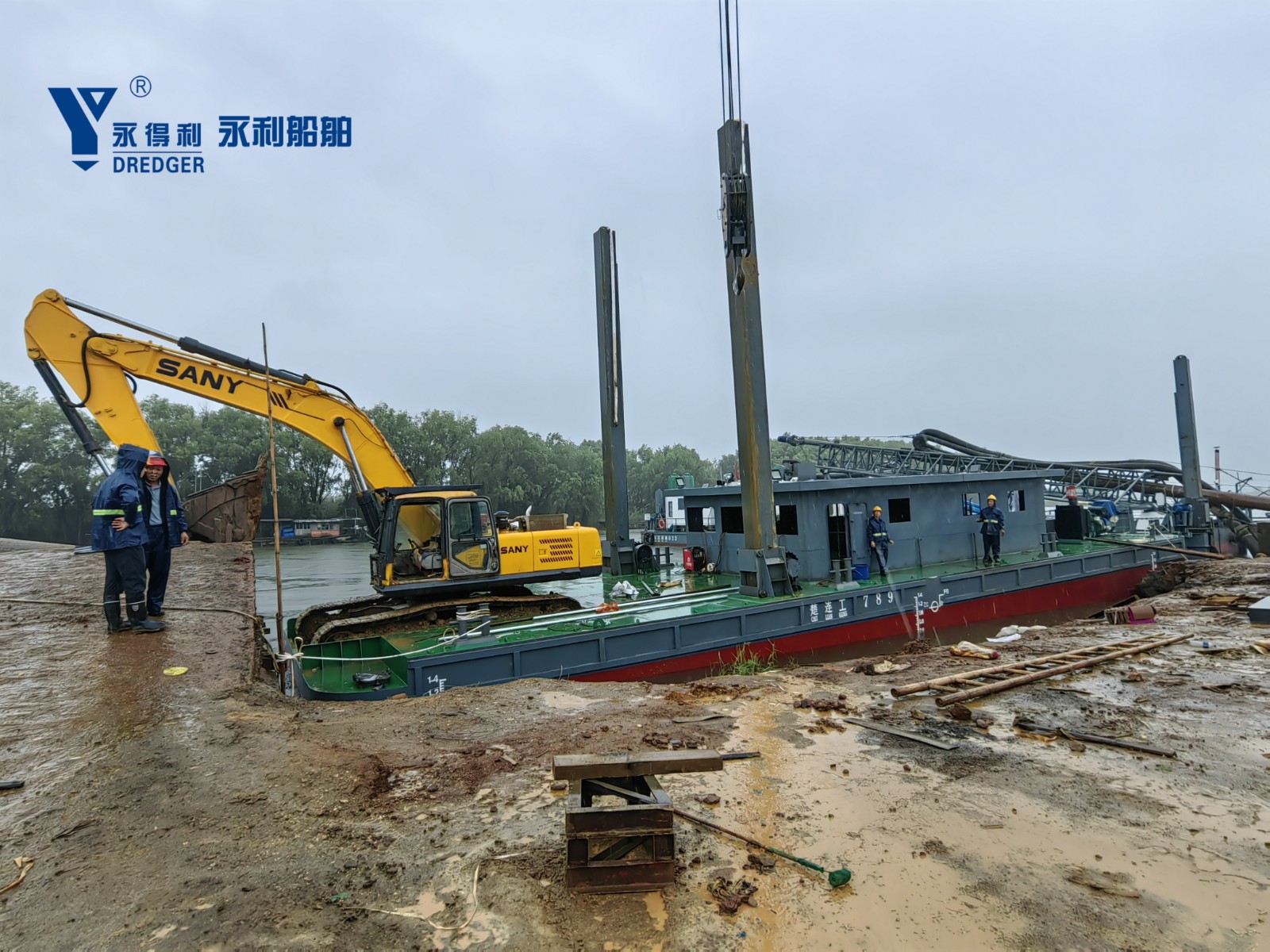 backhoe dredger