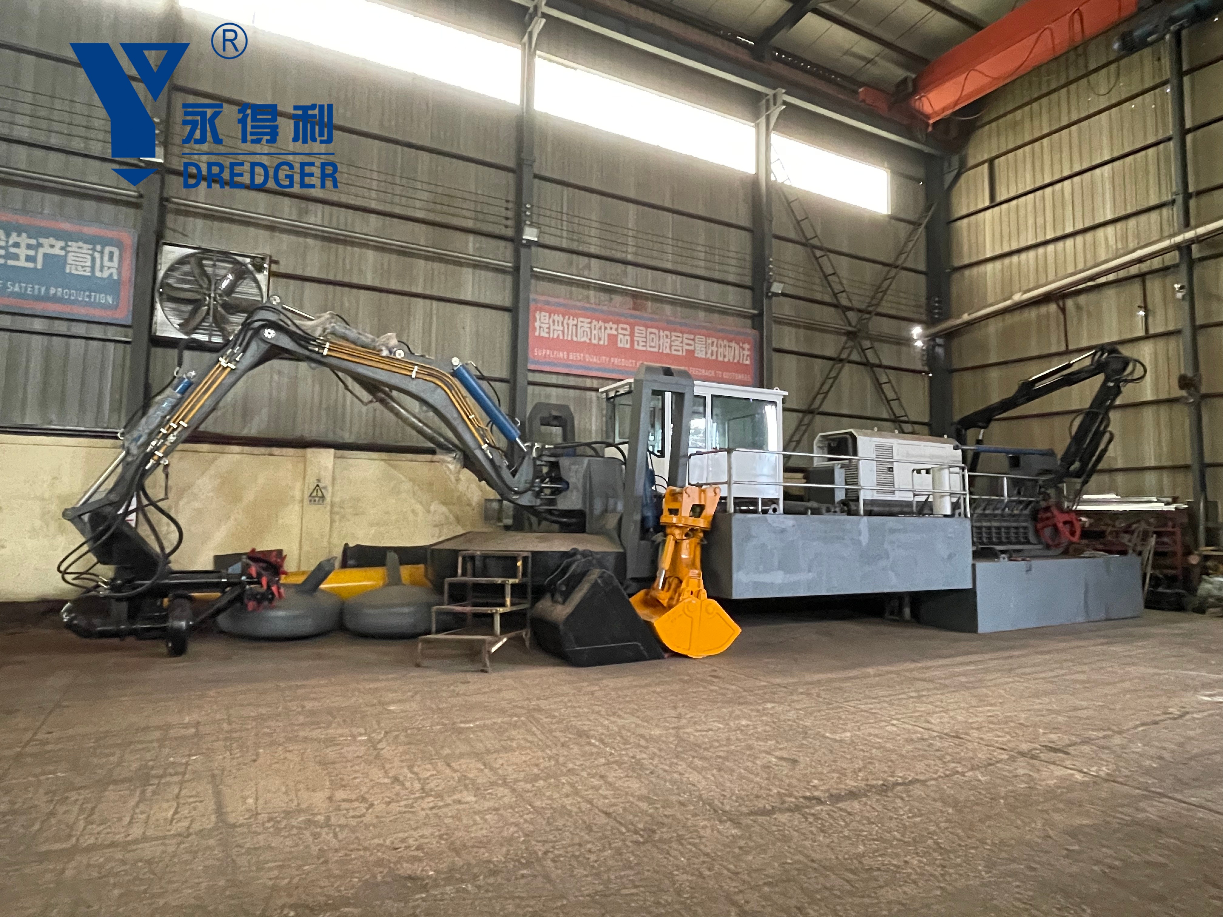 amphibious dredger
