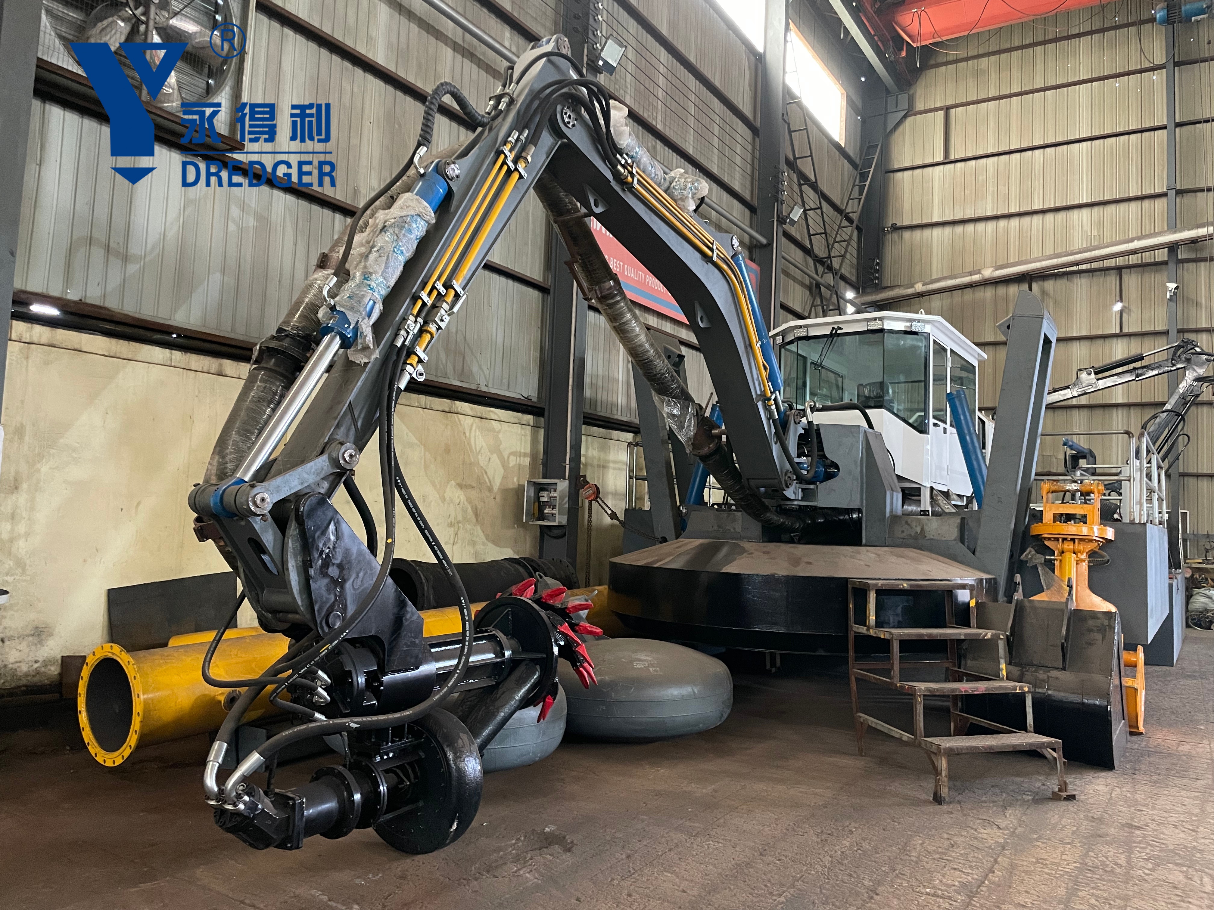 China Self-Propelled Amphibious Munti-functional Dredger with Suction Dredging Excavating Bucket Raking Tools