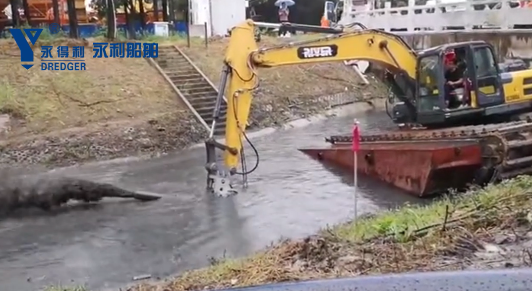 Amphibious dredger