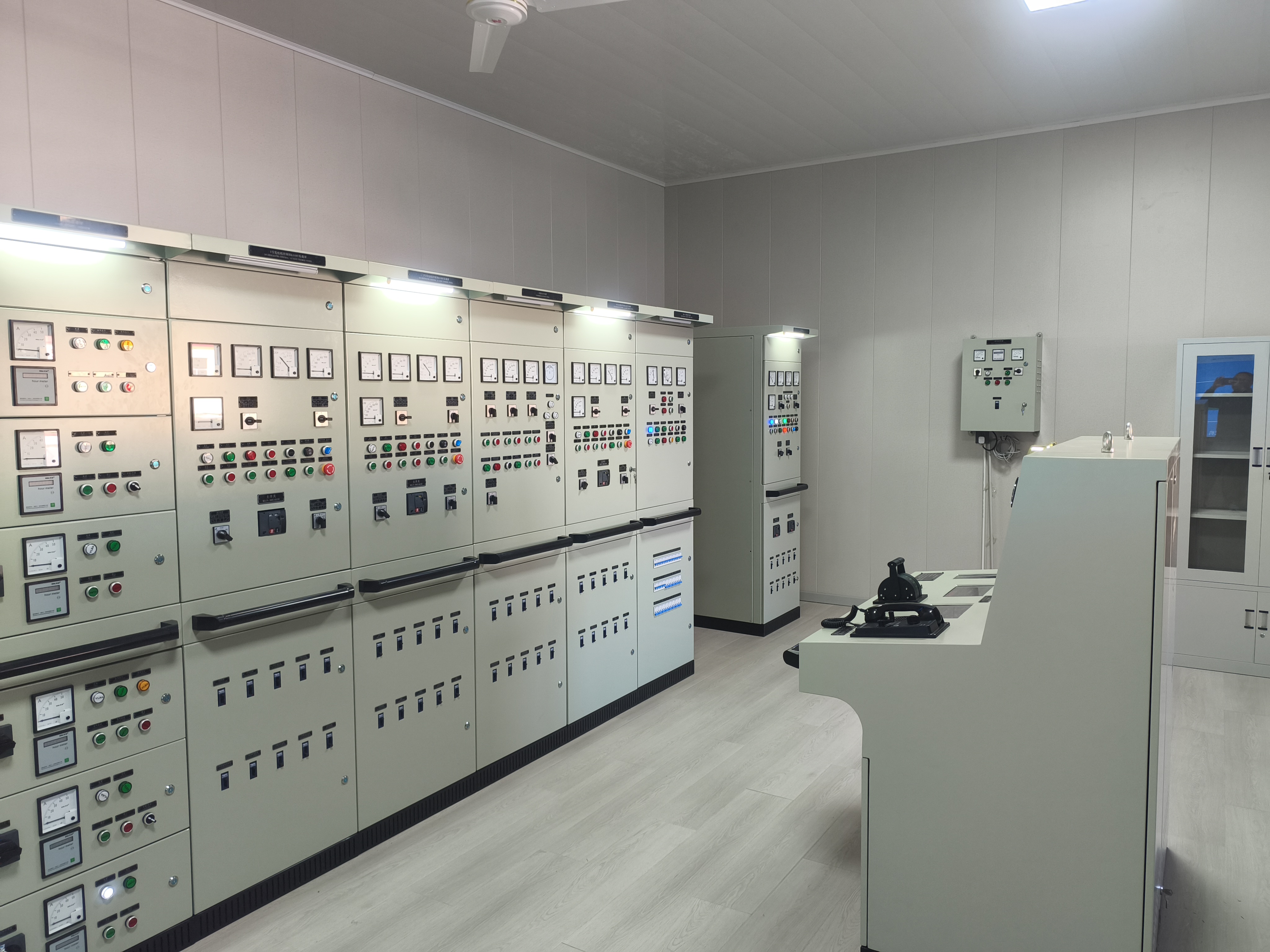 High and medium voltage power station simulator High and medium voltage power station simulator