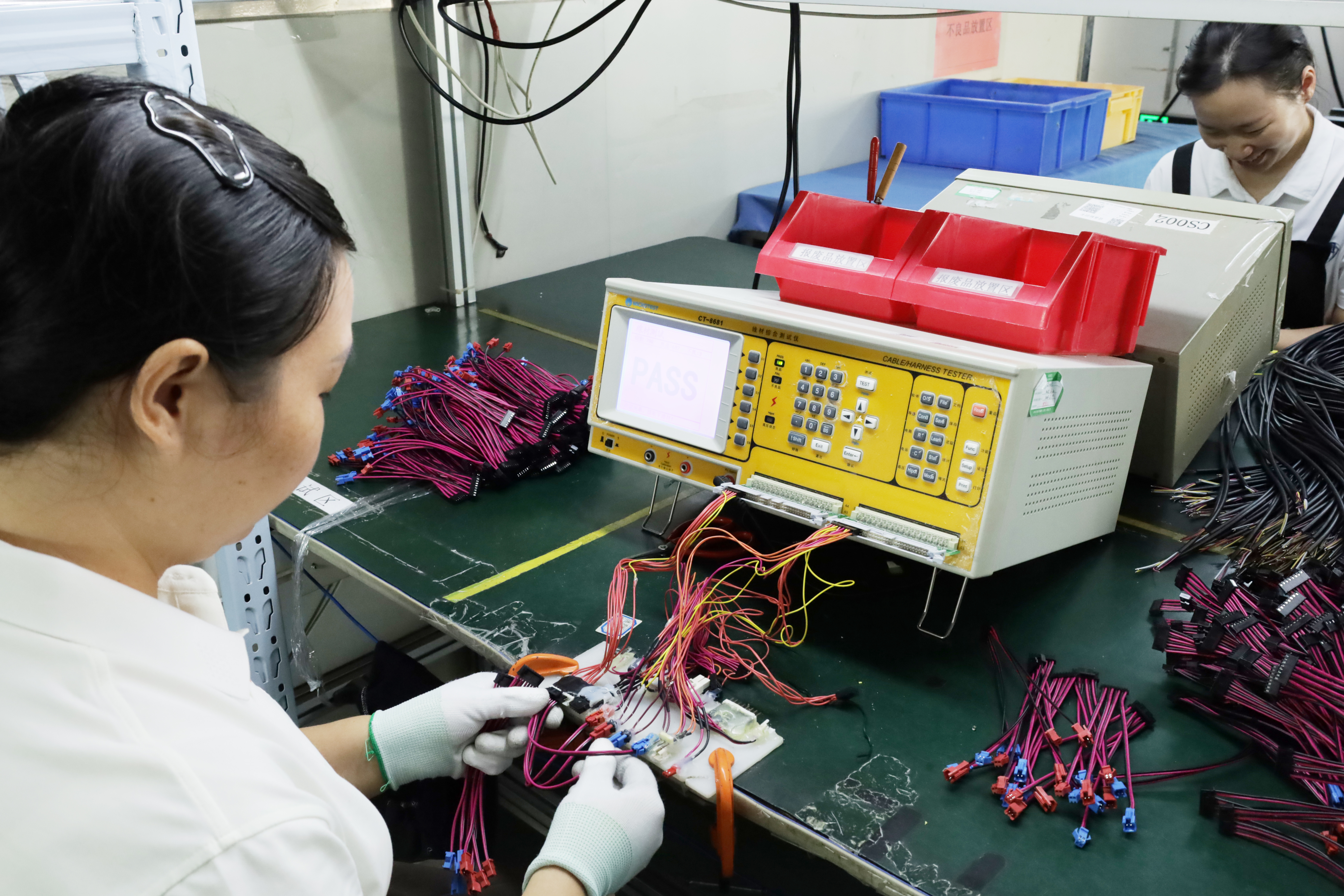 electronic cable assembly