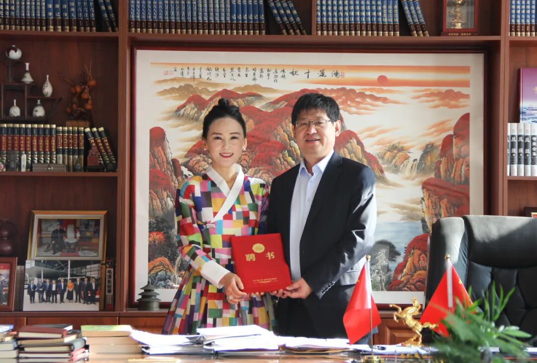 Partners with the President of the Korea Hanbok Model Association to Boost Economic Exchanges and Cooperation