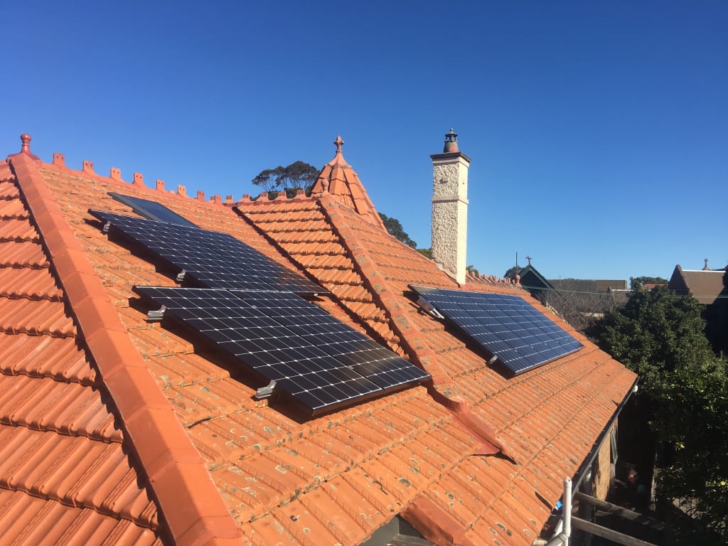 pemasangan atap genteng surya