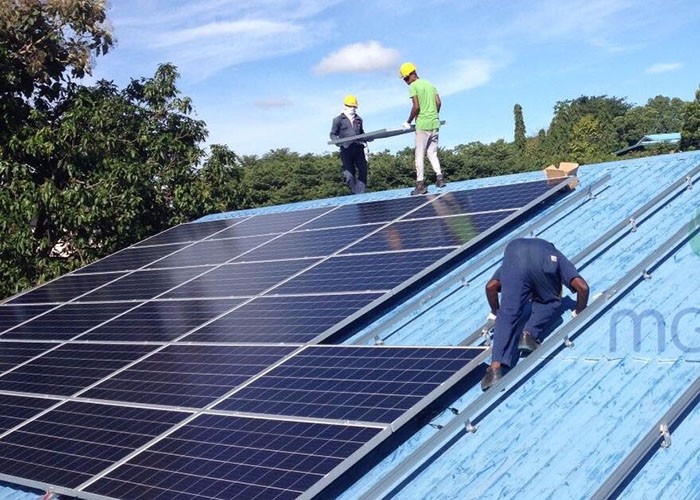 Sistema de montagem de telhado de metal MG Solar 780KW localizado em Colombo, Sri Lanka