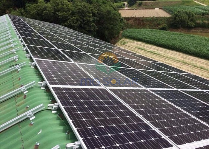 Endonezya'da bulunan MG Solar 375KW Daimi Dikiş Çatı Montaj Sistemi