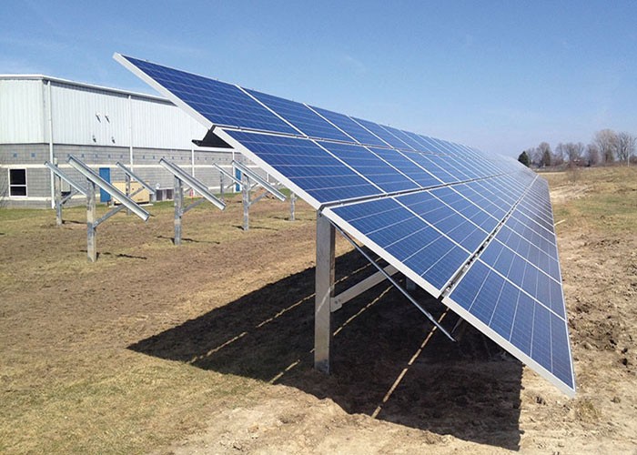 Sistema de estantes solares de estacas solares de 300 kw na França