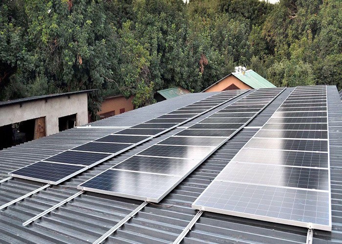 Sistema de estrutura de montagem solar de telhado de metal 200KW concluído na Malásia