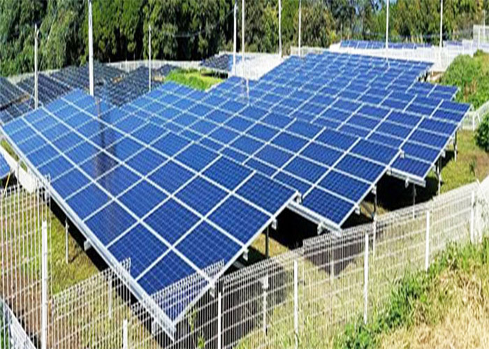 O governo metropolitano de Tóquio do Japão exige que novas casas sejam equipadas com painéis solares
