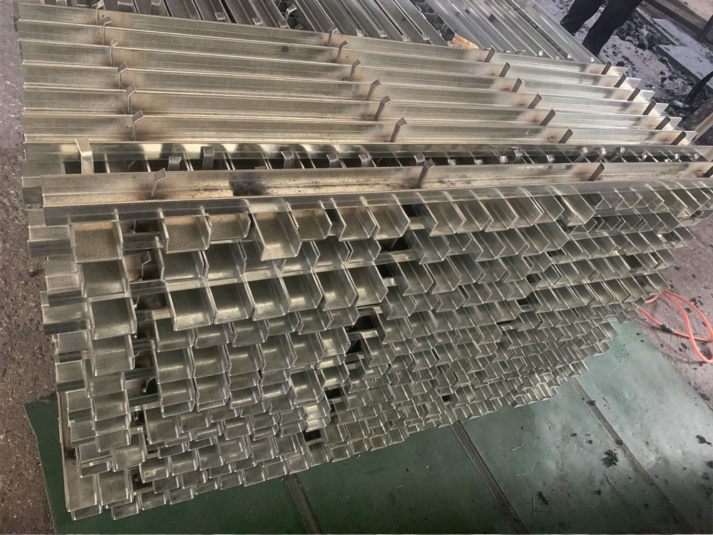 Fiberglass GMT Pallet with Steel Edge