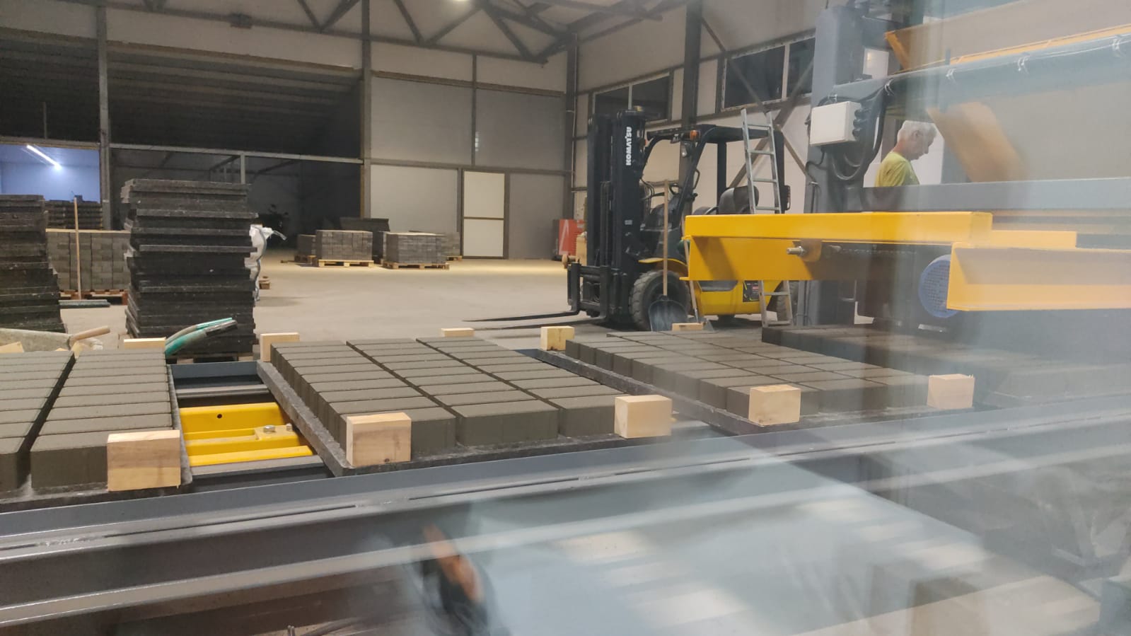 50% Black Fiberglass Brick Machine Pallet