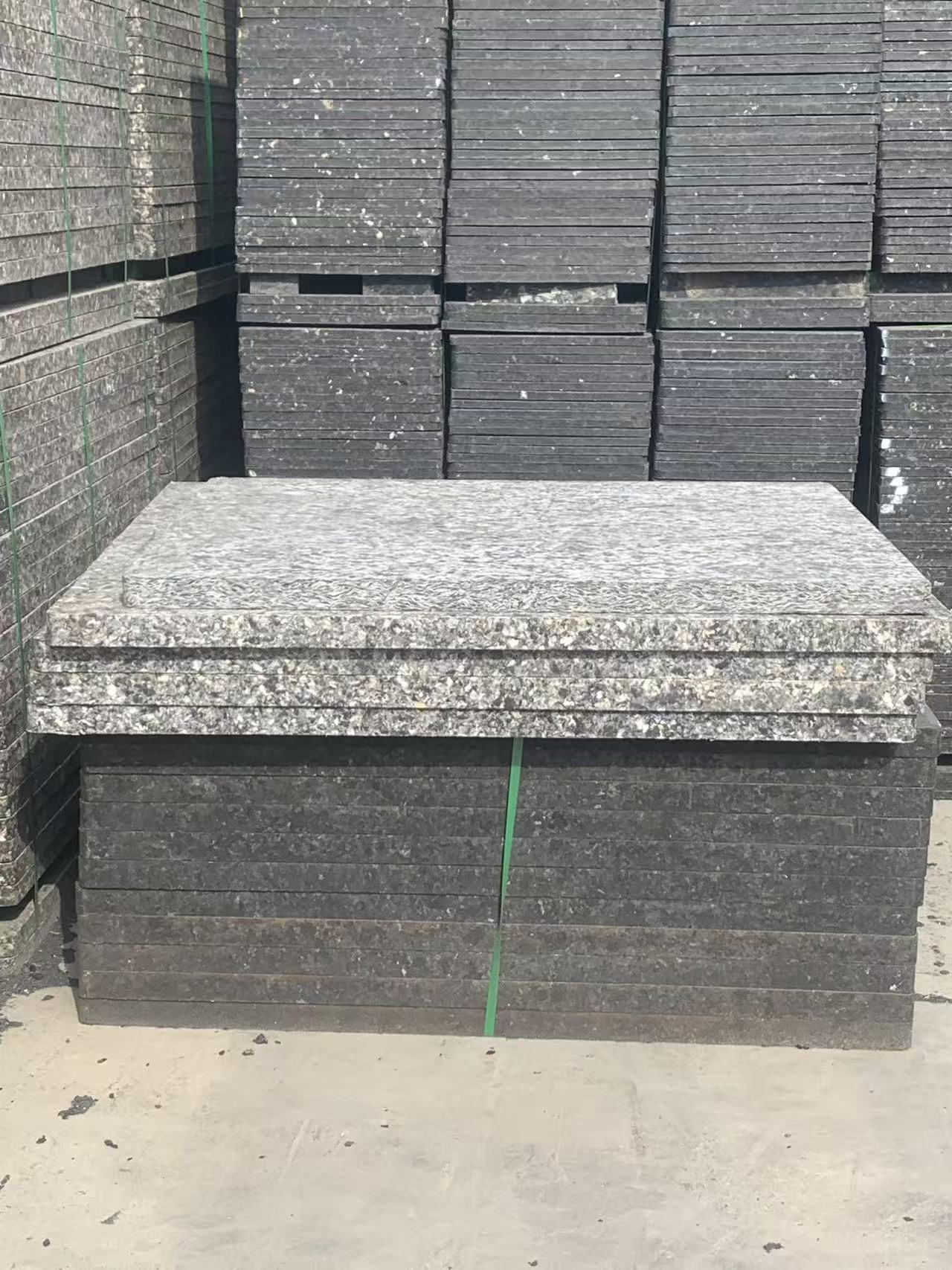 70% White Fiberglass GMT Block Machine Pallet