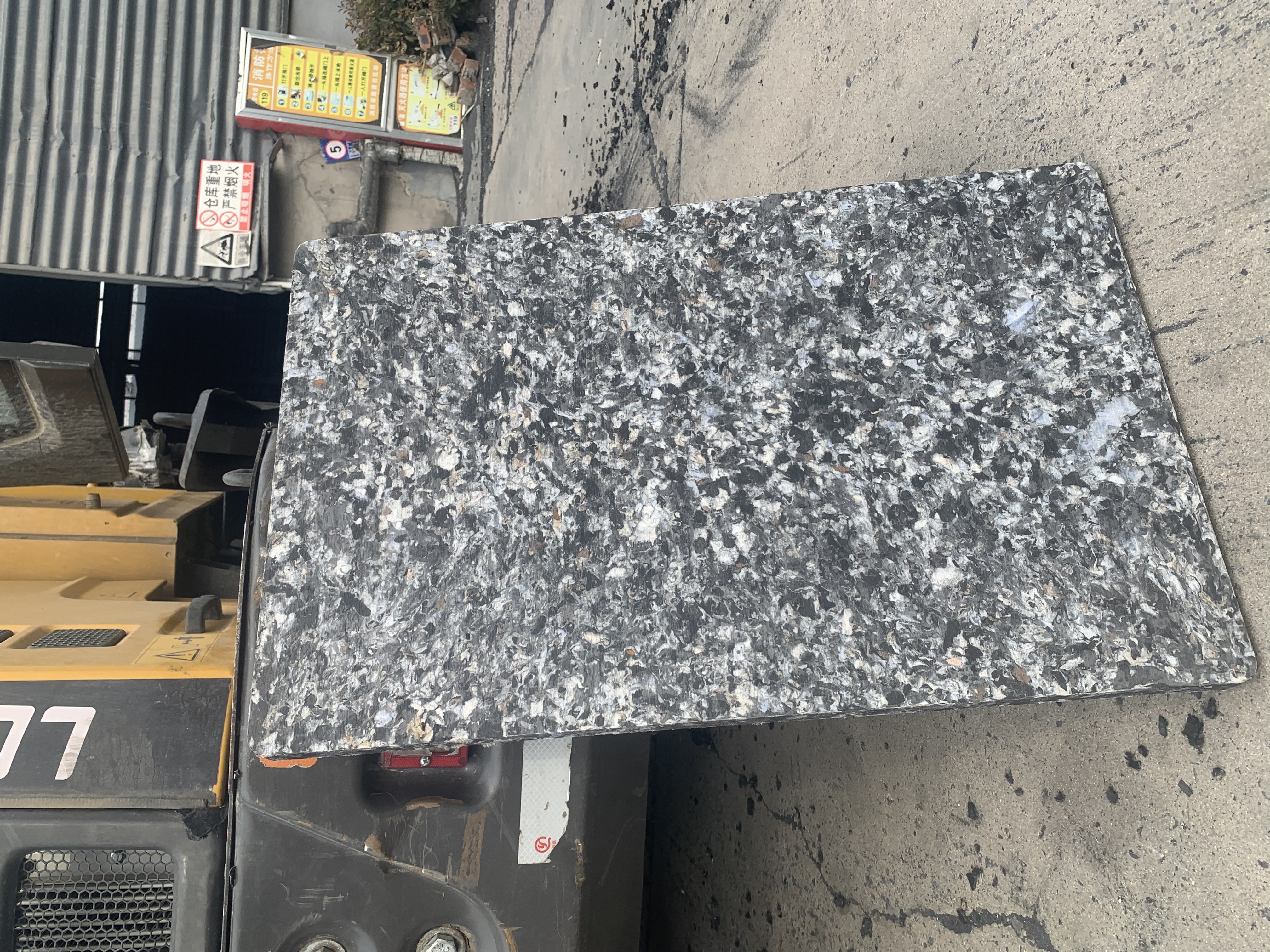 50% White Fiberglass GMT Pallet for block production