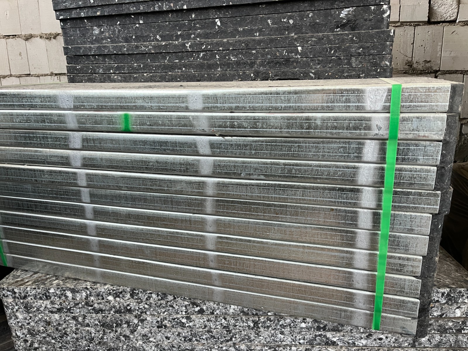 Steel edge concrete block pallet