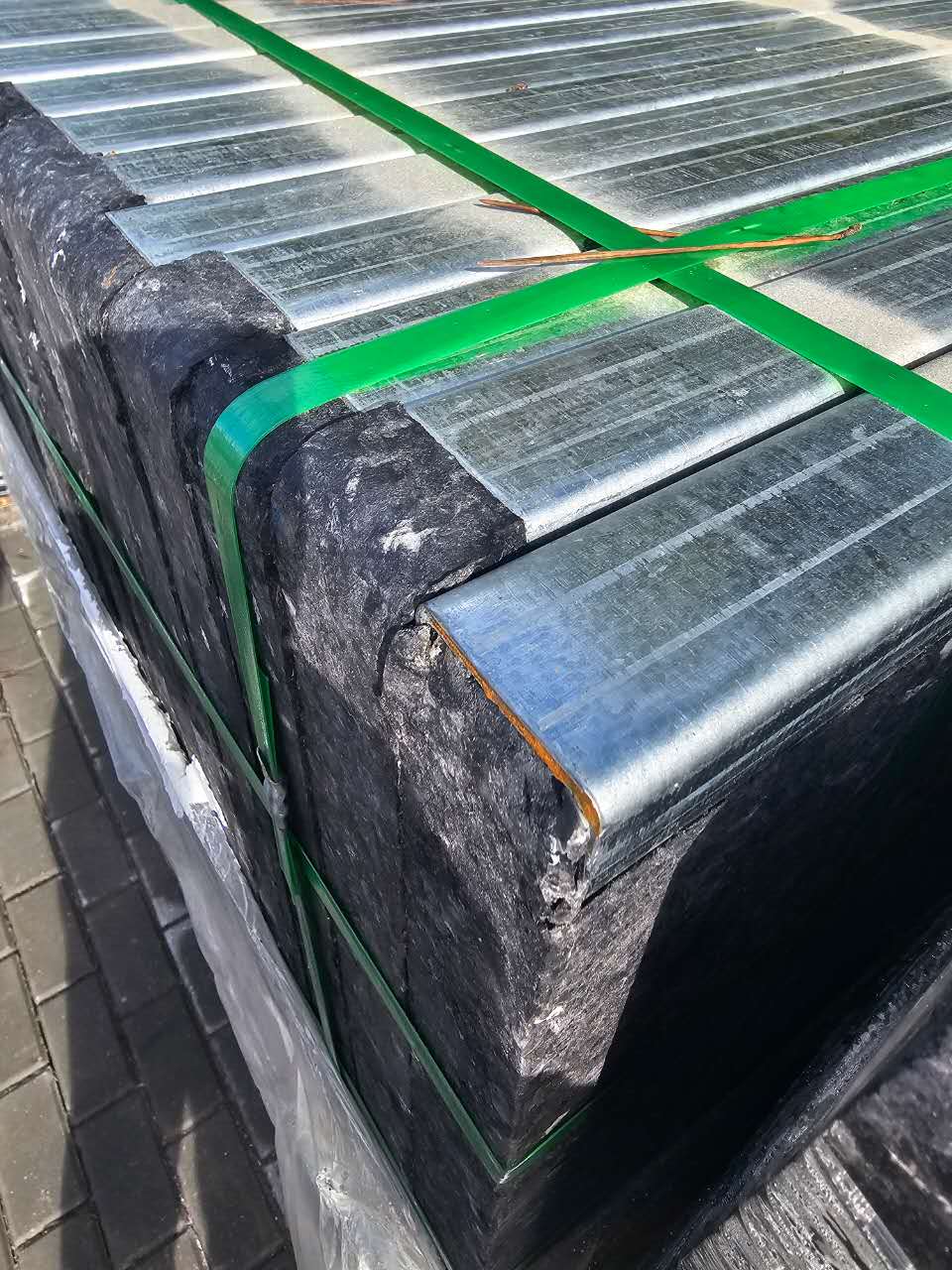 GMT Pallet with Steel Edge – Heavy Duty Block Machine Pallet