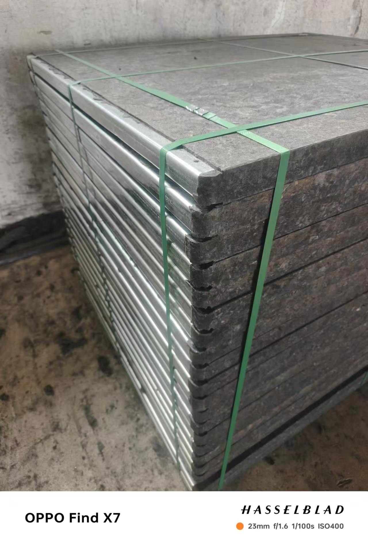 GMT pallet with steel edge