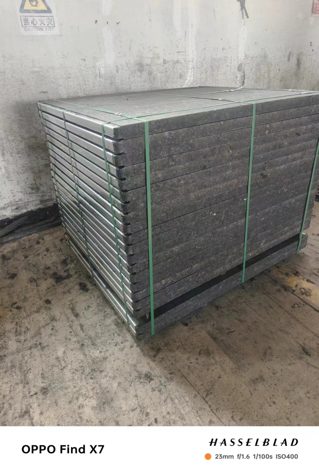 GMT pallet with steel edge