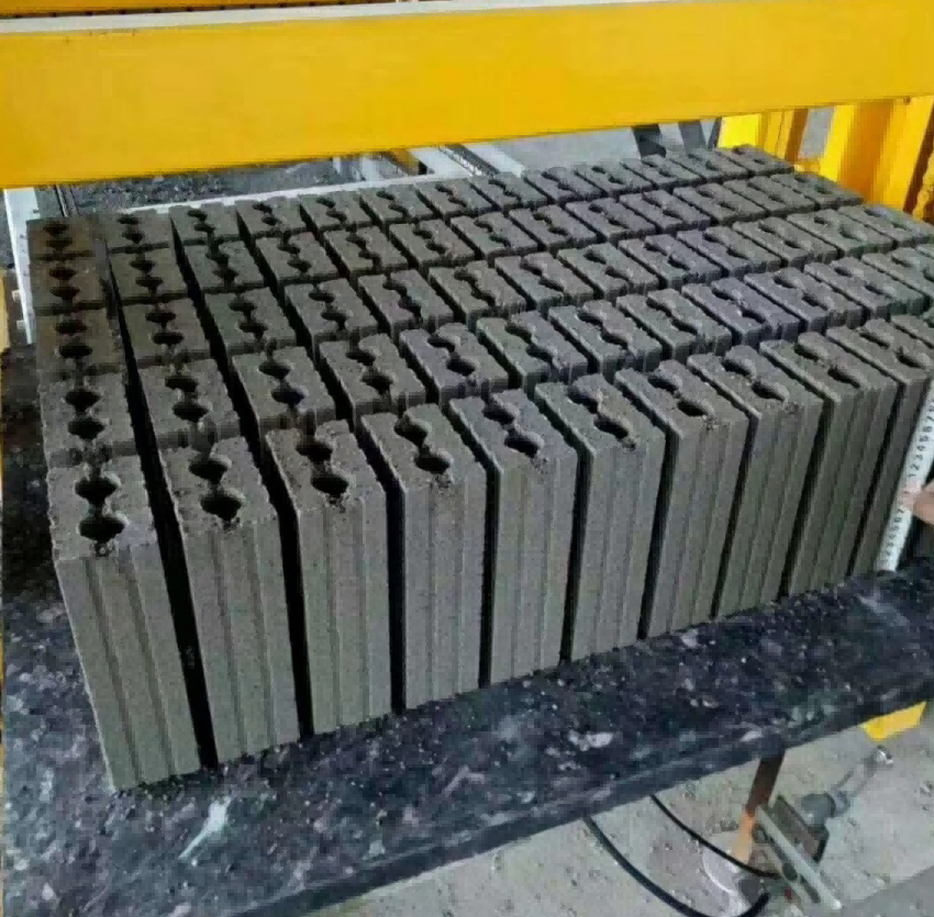 Brick machine pallet