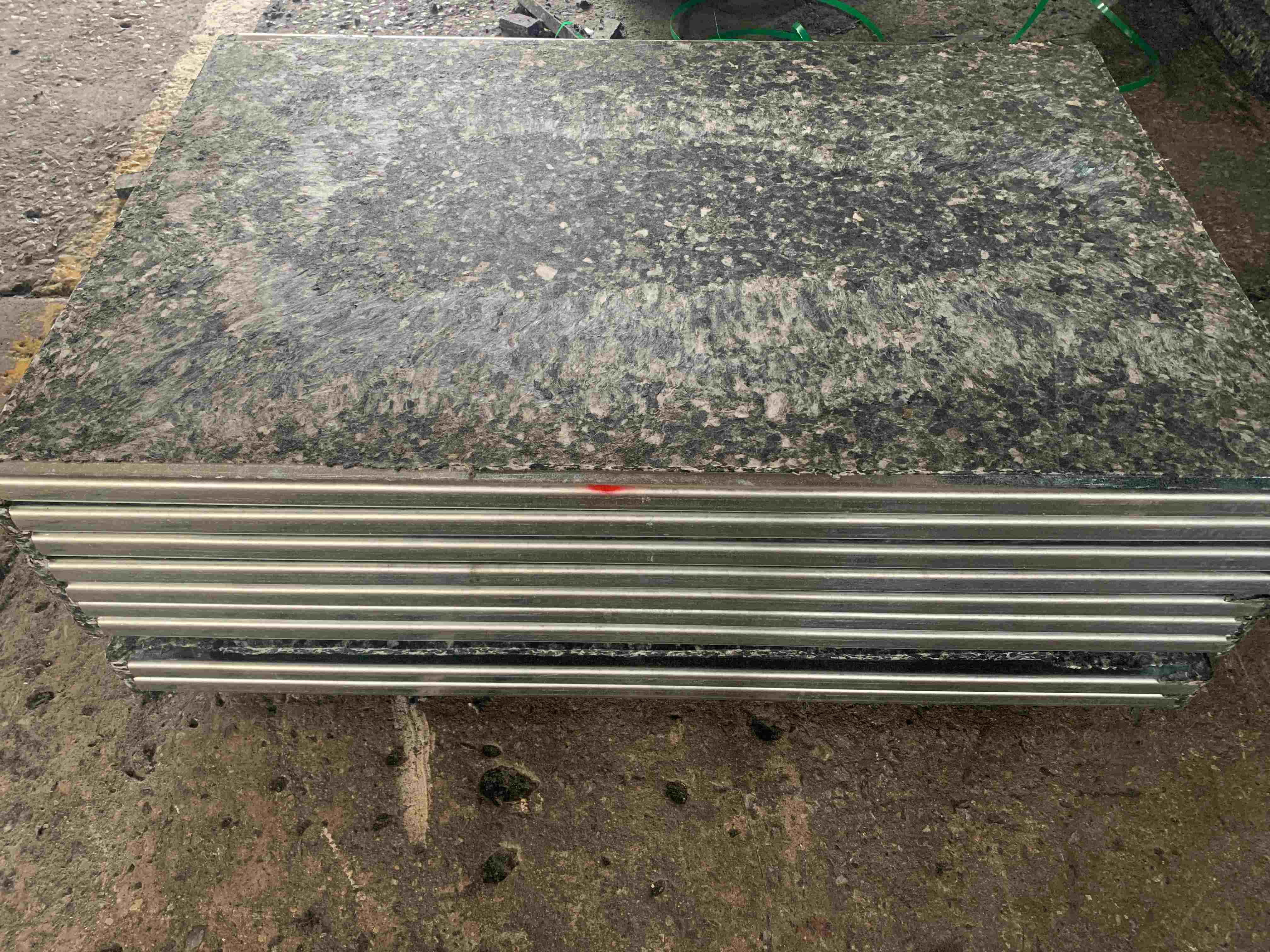 GMT Pallet with Steel Edge for QT8-15 Curbstone Production