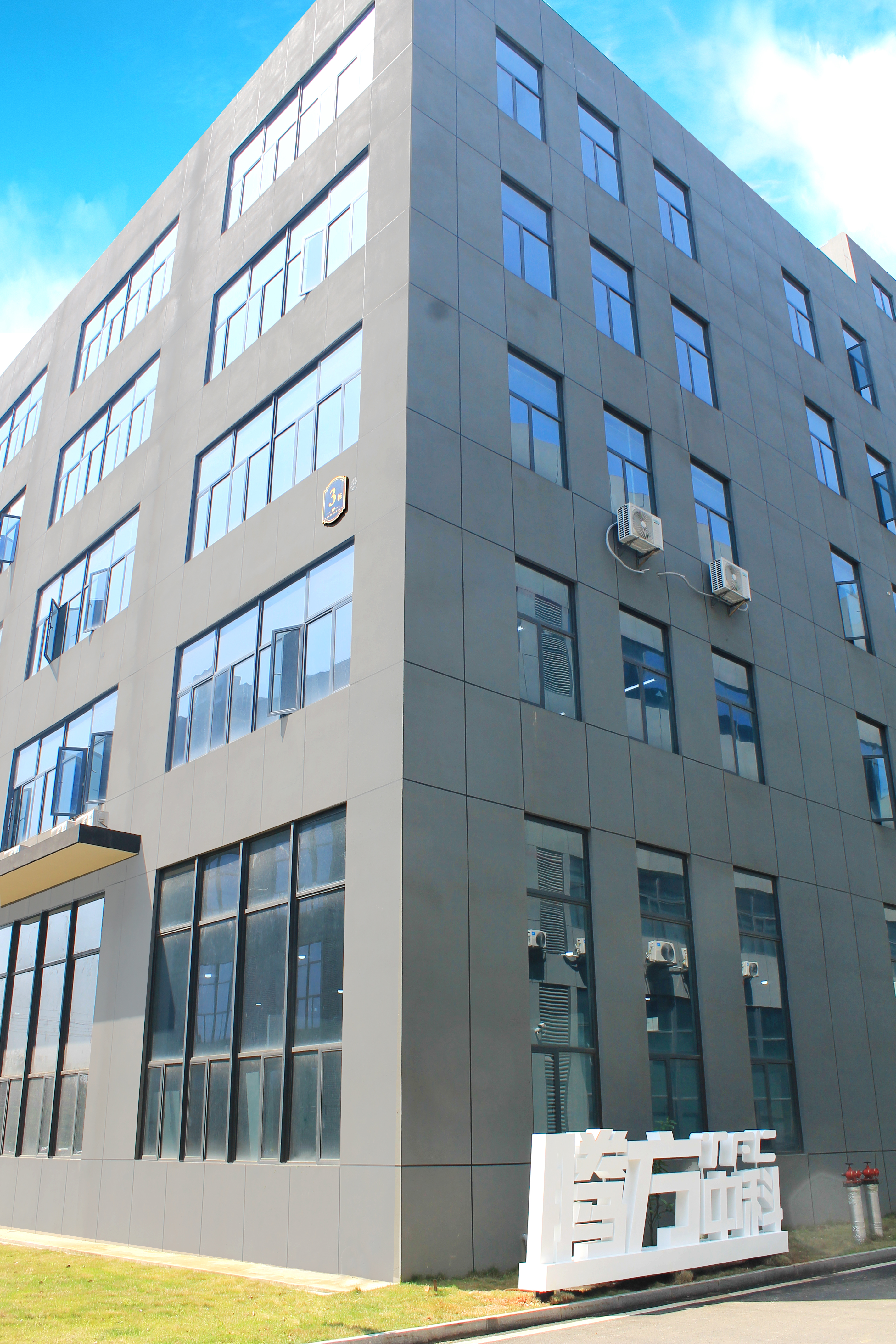 Freely configurable connector