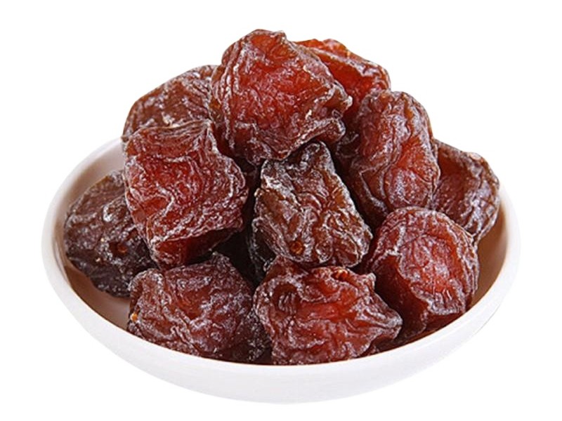 Dried pitted plums