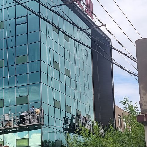 Instalación de vidrio Aolide Green Low-E en el proyecto de muro cortina del edificio Huafu