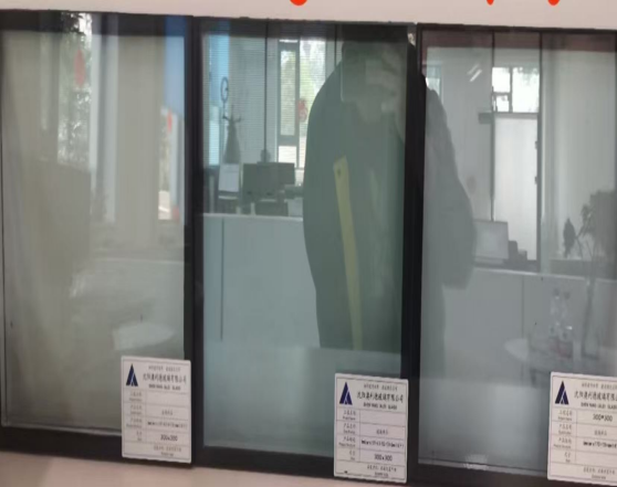 Как многослойное стеклопакетное остекление отвечает требованиям звукоизоляции, защиты от ультрафиолетового излучения и страховым требованиям в современных зданиях Как многослойное стеклопакетное остекление отвечает требованиям звукоизоляции, защиты от ультрафиолетового излучения и страховым требованиям в современных зданиях