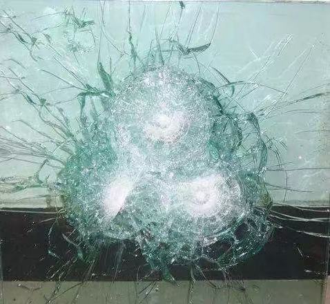 Verre feuilleté pare-balles et résistant aux explosions