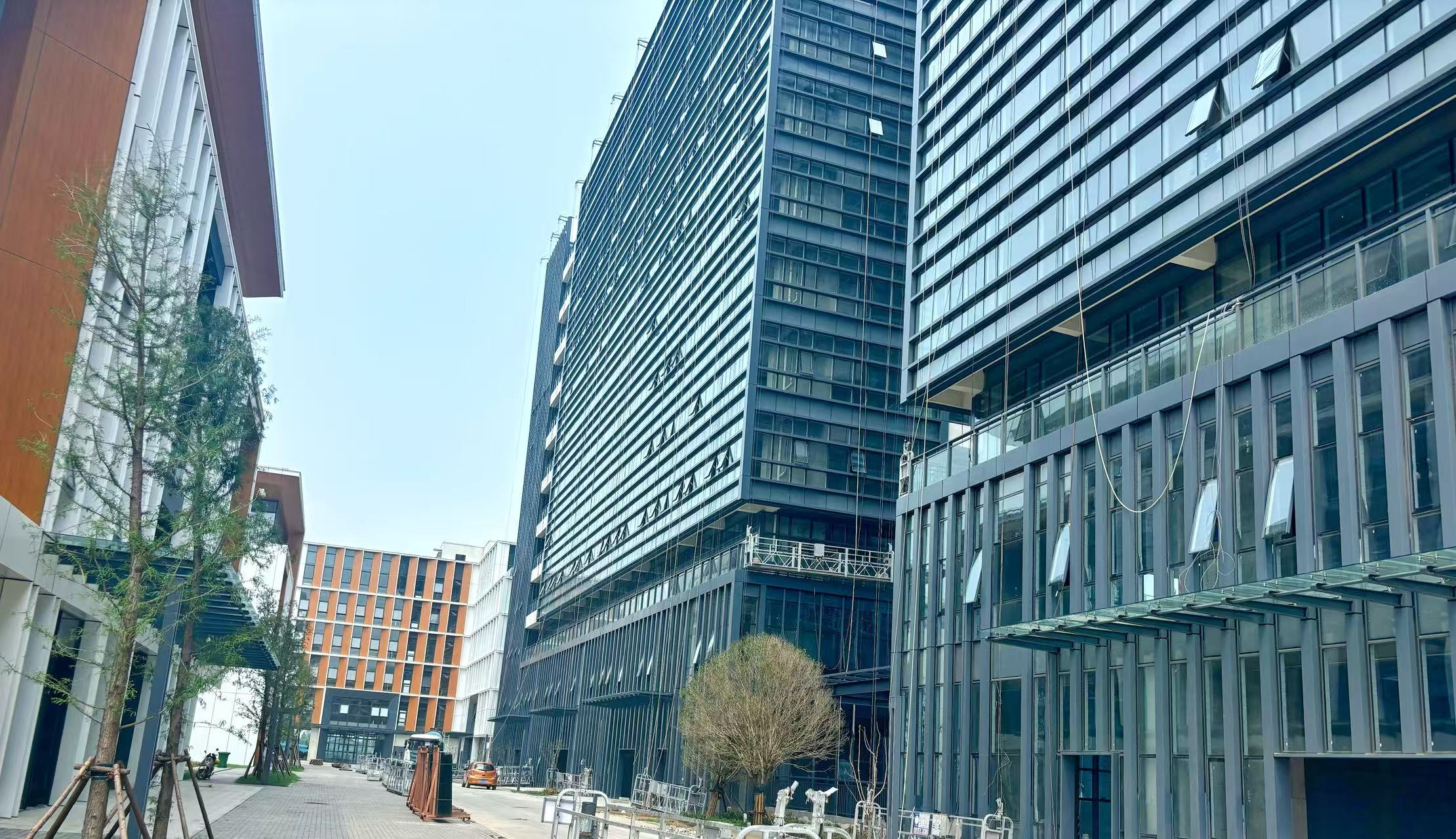 Étude de cas 2025 | Façade vitrée « Petit Géant », Handan, Hebei